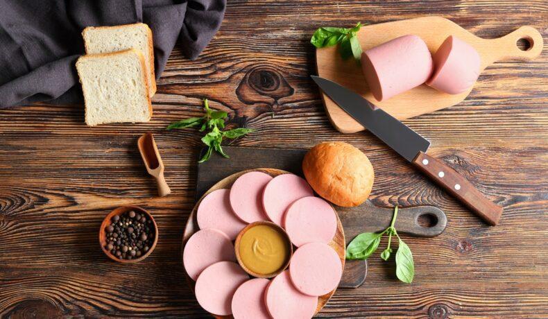 Parizer homemade. Rețetă de mezel preparat acasă, fără aditivi