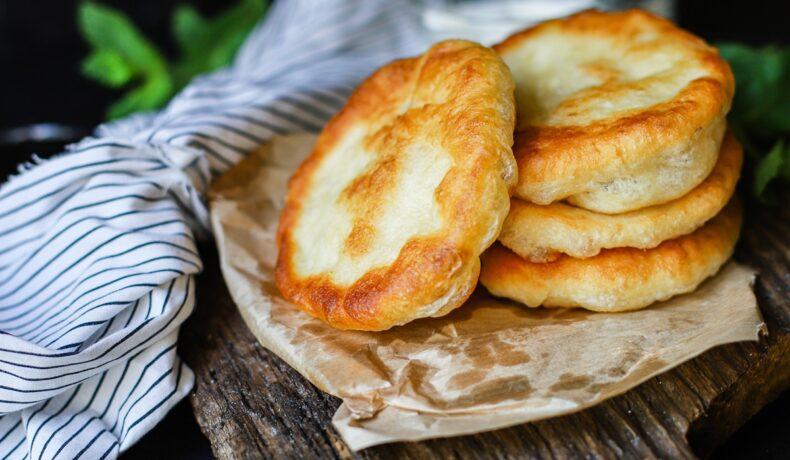 Langoși cu cartofi în aluat. Rețetă tradițională din bucătăria ungurească