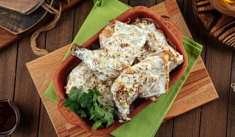 Pui cu iaurt la cuptor. Rețetă inspirată din bucătăria mediteraneeană