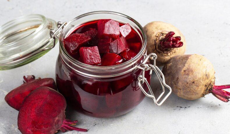 Sfeclă la borcan pentru iarnă. O rețetă clasică, simplă și plină de culoare