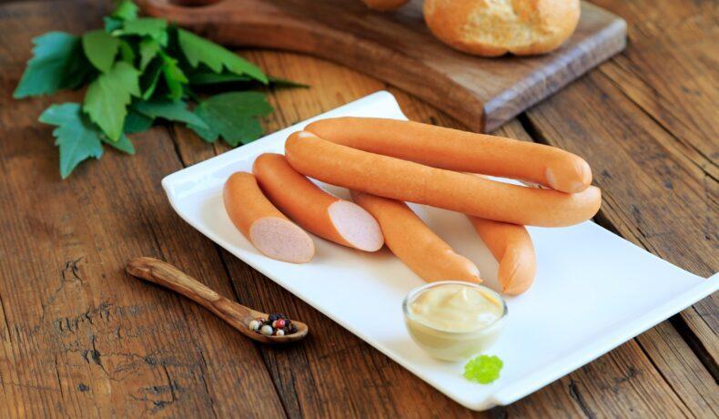 Crenvurști de casă din piept de pui, simpli, curați și potriviți pentru toată familia