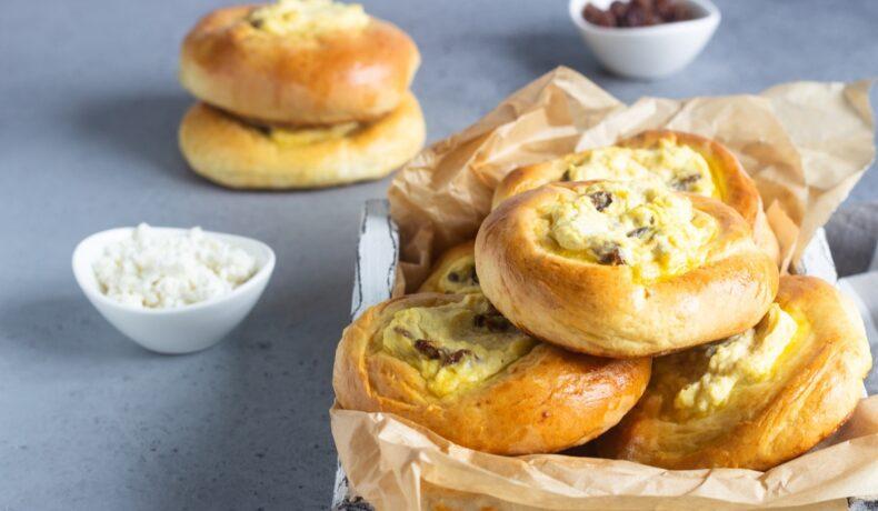 Vatrushka rusească. Plăcintă tradițională cu brânză dulce