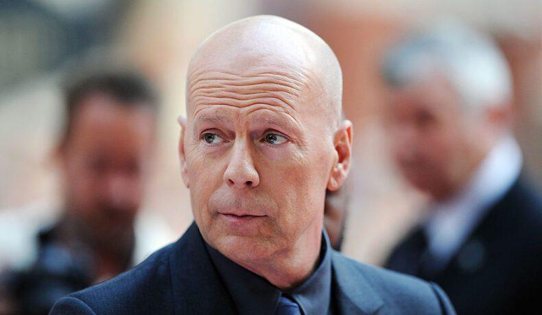Imagini emoționante cu Bruce Willis în rolul de bunic. Actorul, care suferă de demență frontotemporală, a împlinit 71 de ani