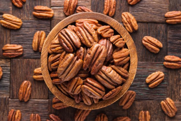 Cum se prăjesc nucile pecan. 3 variante perfecte pentru orice situație