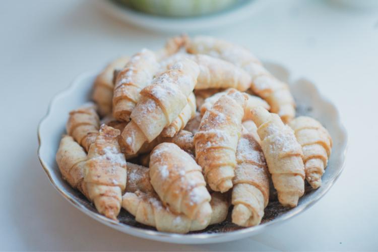 Cornulețe cu gem după rețeta bunicii. Ce să adaugi neapărat ca să iasă fragede