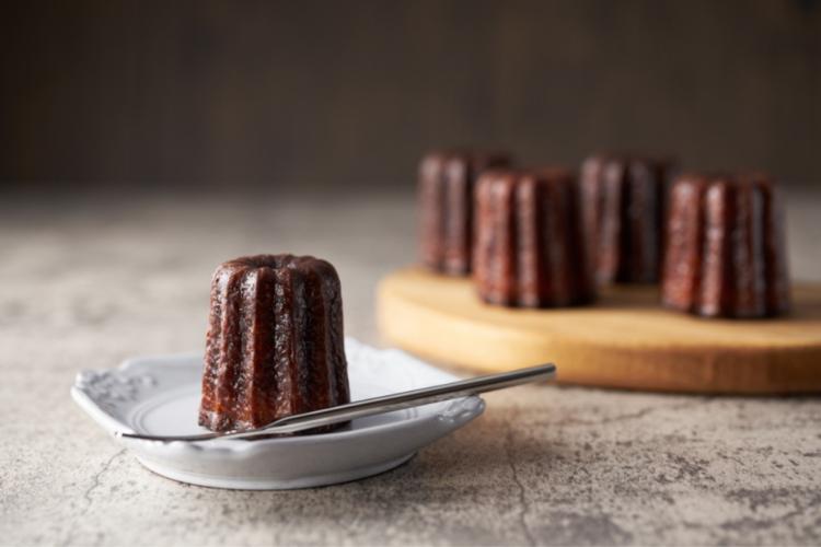 Canelé, prăjiturile franțuzești de care ai nevoie la cafea