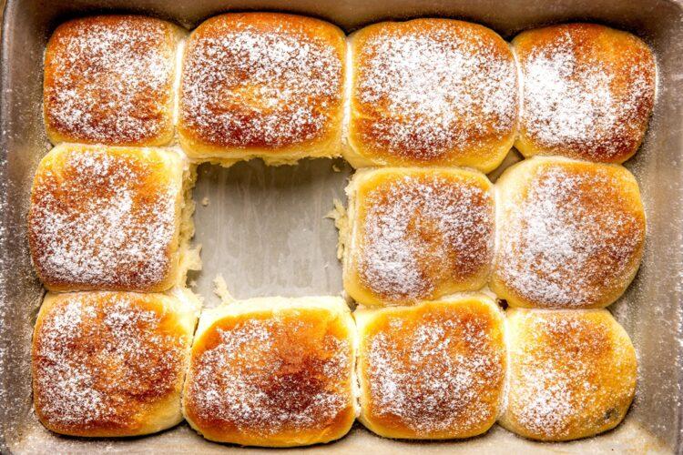 Chifle pufoase umplute cu cremă de ciocolată (Buchty / Brioche umplute)