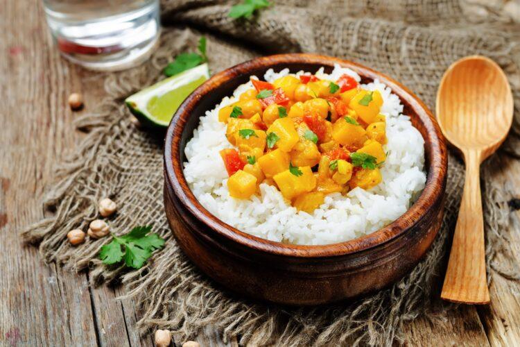Curry de dovleac cu năut și orez basmati. Un preparat savuros și colorat