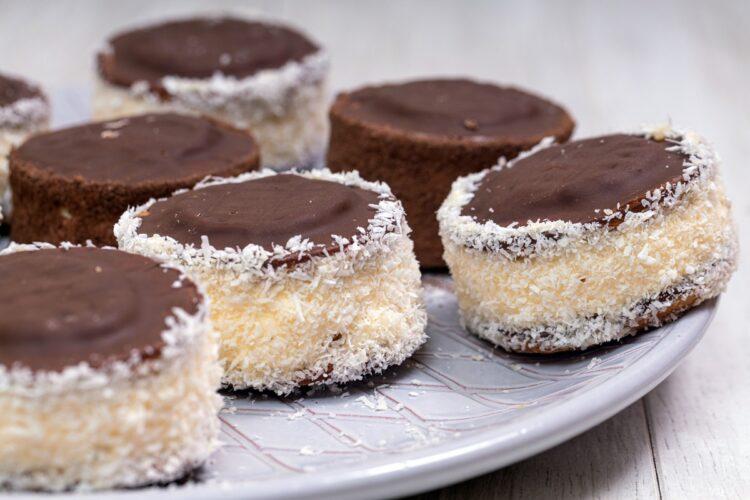 Căciuli rusești. Desert de iarnă simplu, aromat și spectaculos