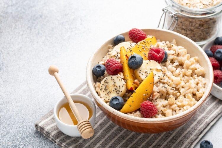 Ingredientul secret pentru a adăuga proteine la fulgii de ovăz. Ce recomandă specialiștii