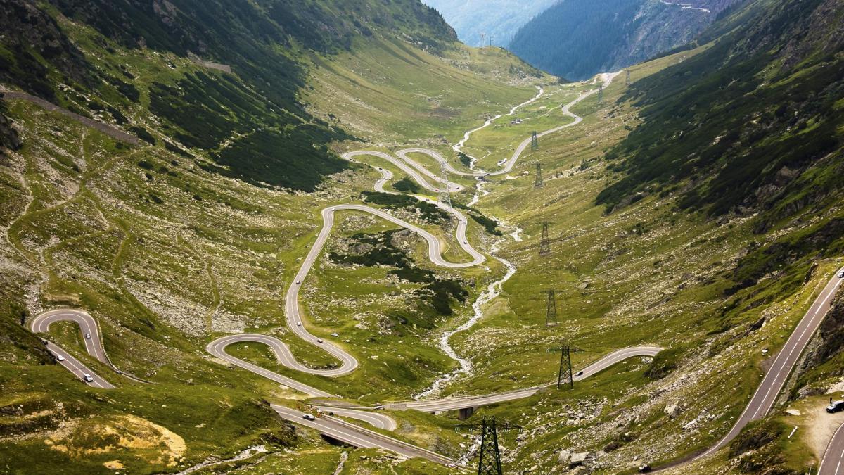 Circulația pe Transfăgărășan se închide temporar, mâine și miercuri.