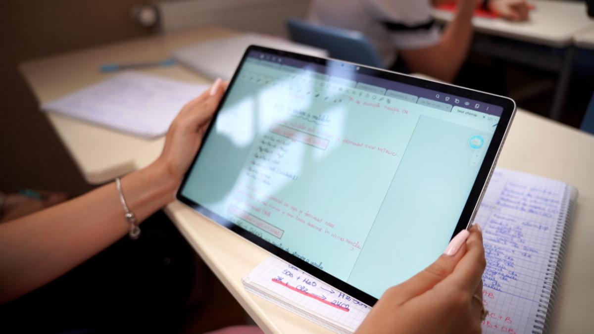 Manualele noi pentru clasa a IX-a sunt disponibile online, anunță Ministerul Educației