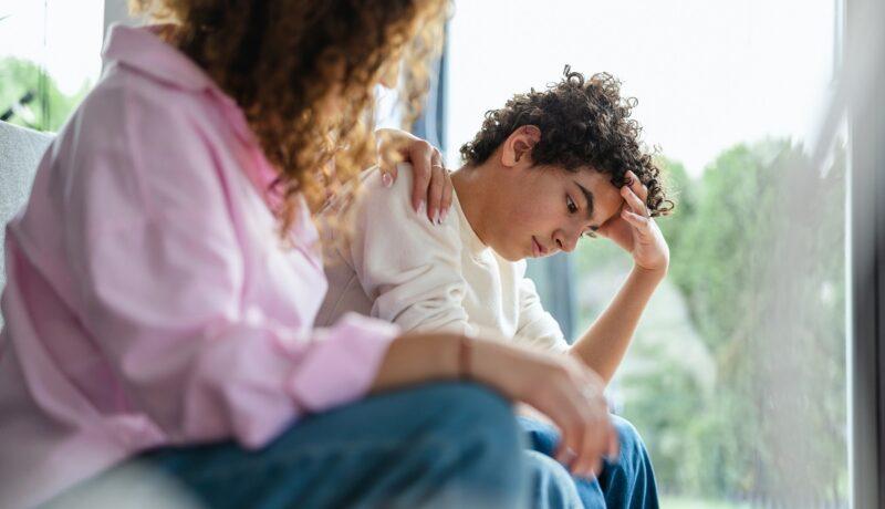 Cum să îți înveți copilul să își gestioneze emoțiile în situații stresante