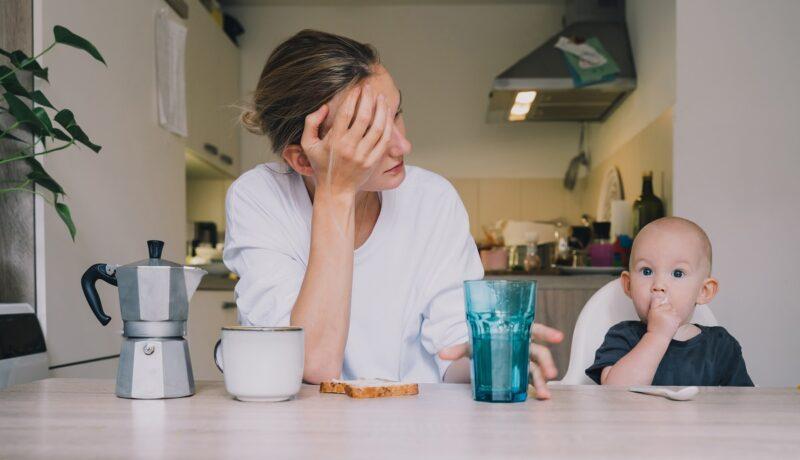 Ghid pentru părinții care se simt epuizați: Cum să îți recapeți energia și echilibrul