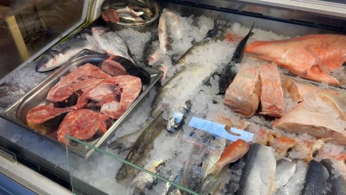 Cum poţi verifica dacă peştele din magazinele alimentare este proaspăt. Semnele de care trebuie să te fereşti