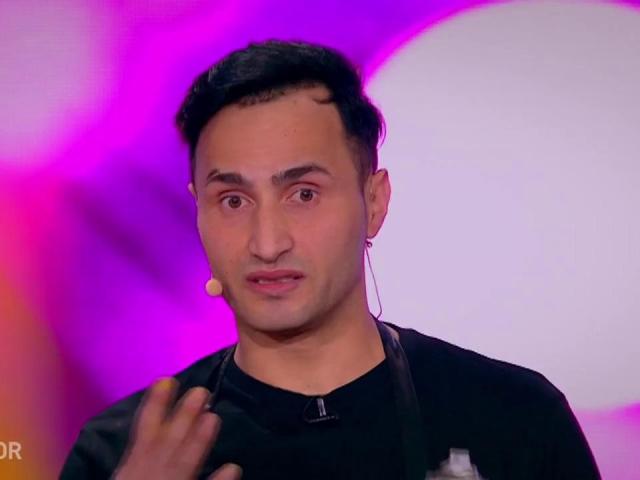 Edward Maini De Foarfecă In Varianta Romanească Ionuţ Muscu A Tuns O Gorilă Pe Scena De La Iumor Video Antena 1