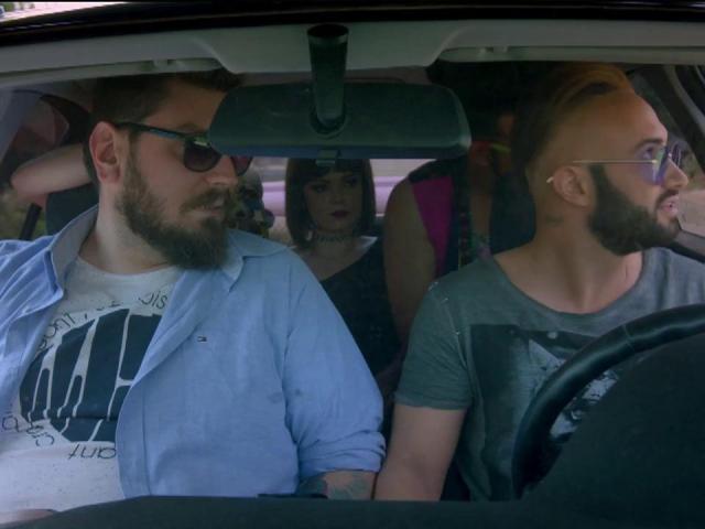 Cei șase Prieteni Ajung La Casa Părintească A Lui Malone șocul