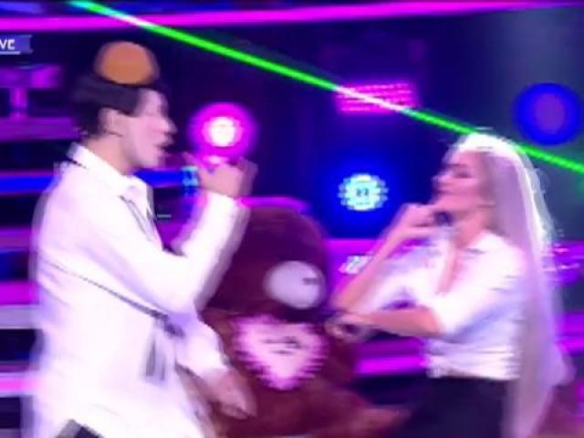 Te Cunosc De Undeva Alin Gheorghisan S A Transformat In Psy Daddy Video Antena 1