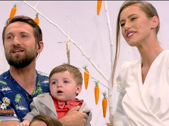 Neatza Cu Răzvan Si Dani Un Adevărat Tablou De Familie Dani Oţil Si Iubita Lui Au Adoptat Sapte Copii Video Antena 1