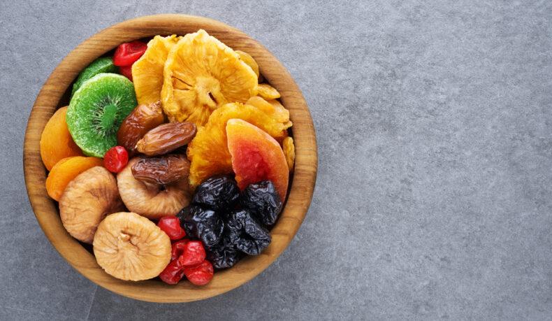 Ce se întâmplă dacă mănânci zilnic dimineața fructe uscate. Efectele acestei schimbări în alimentație