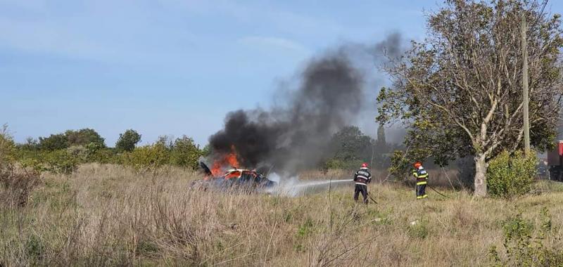Incendiul a fost lichidat de pompierii ajunși la fața locului.