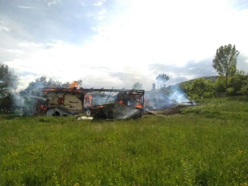 Perete distrus de incendiul din Sângeorz Băi