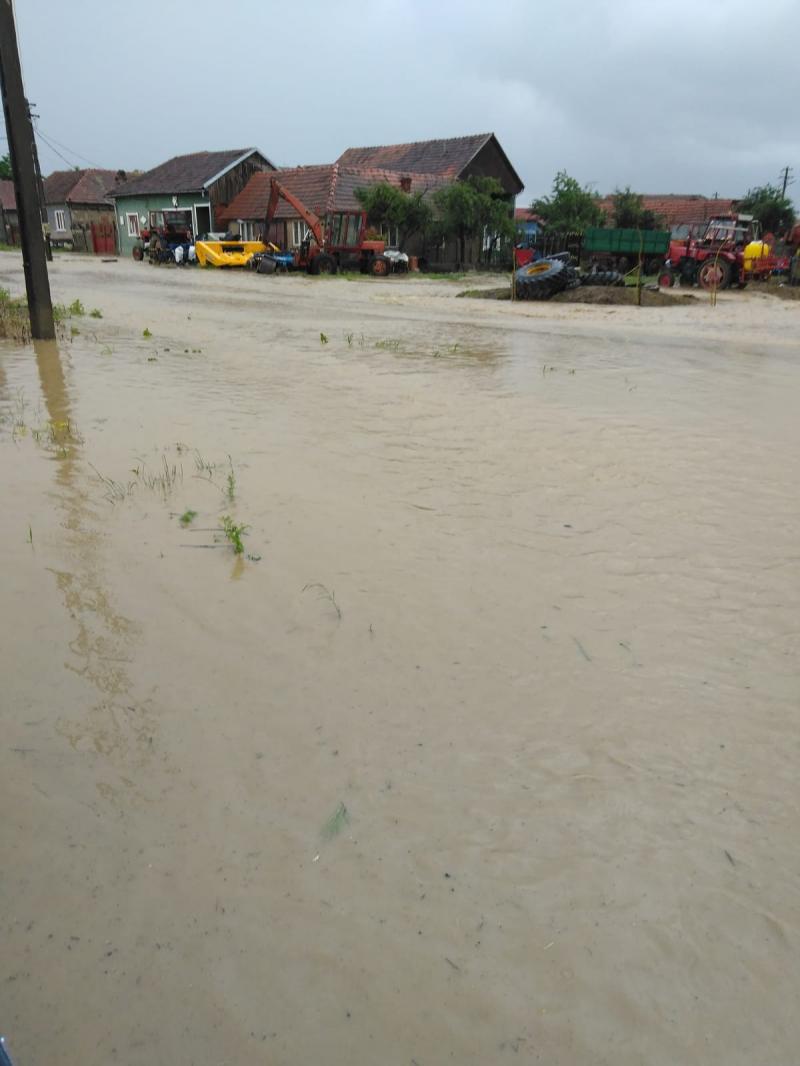 58 localități din 16 județe au fost acoperite de ape