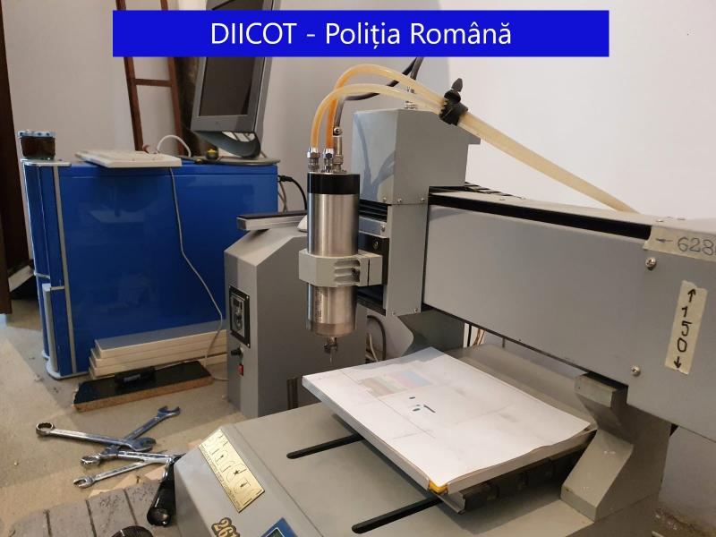 Perchezitii la cel mai mare falsificator de bancnote din plastic din lume