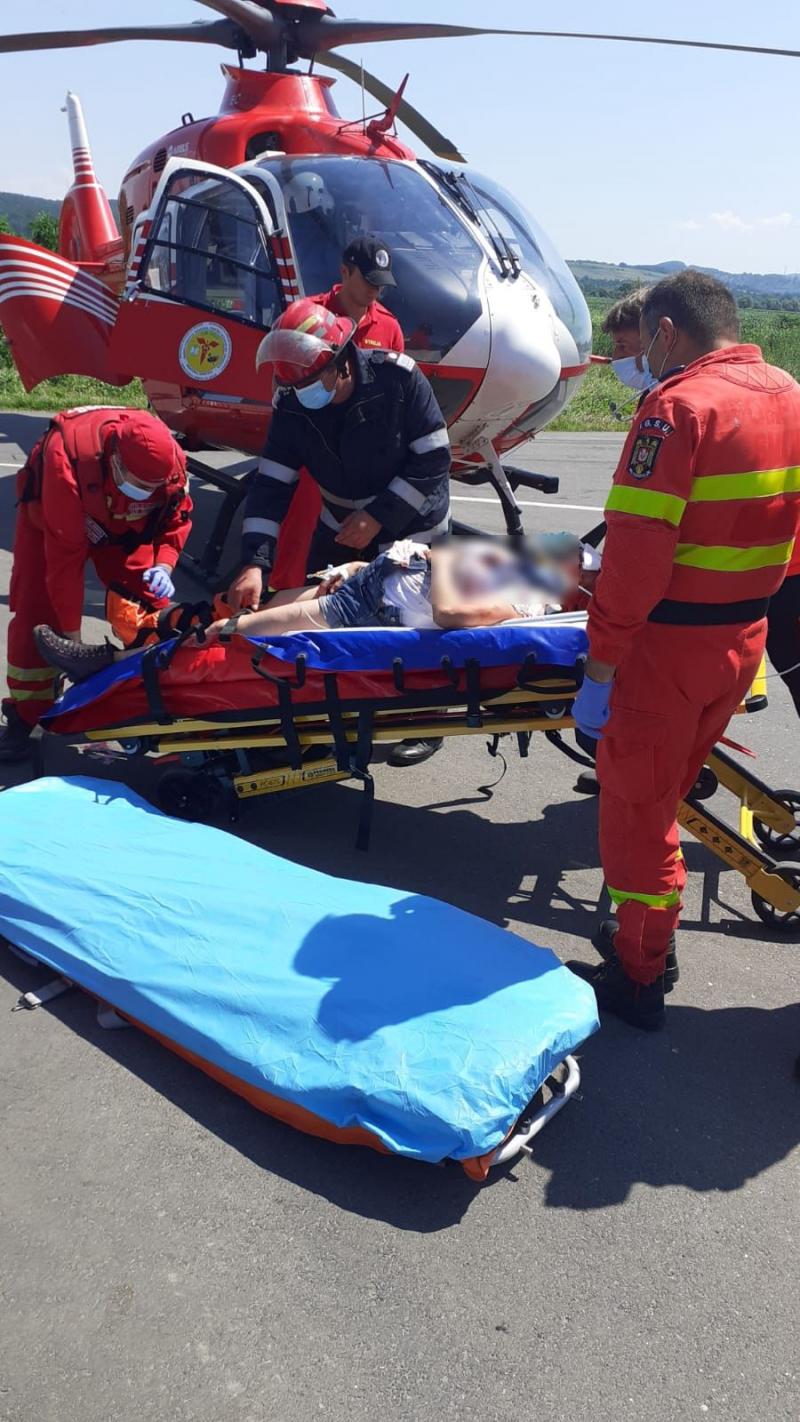 Una dintre victime a fost preluată de un elicopter SMURD