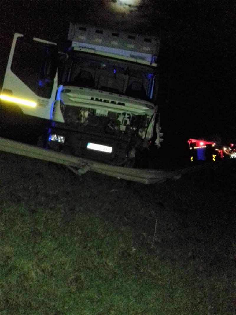 Imagini De La Accidentul Din Urziceni Doi MorÈ›i DupÄƒ Ce O MaÈ™inÄƒ A Intrat Cu VitezÄƒ Intr Un Camion