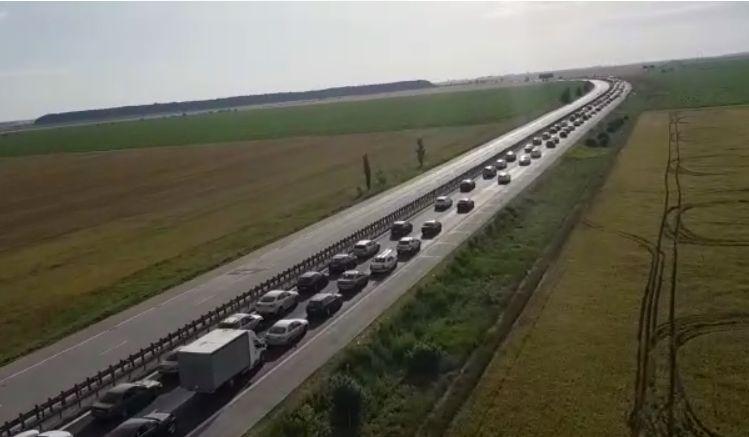 Se circulă în coloană în zona lucrărilor la autostradă