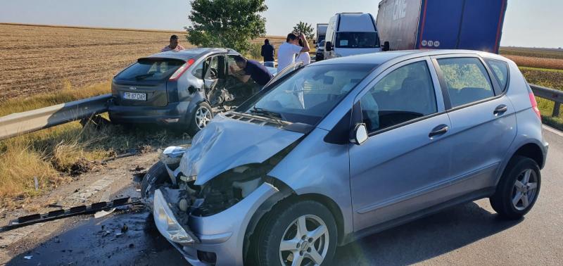 Traficul a fost întrerupt pe ambele sensuri pentru mai multe minute.