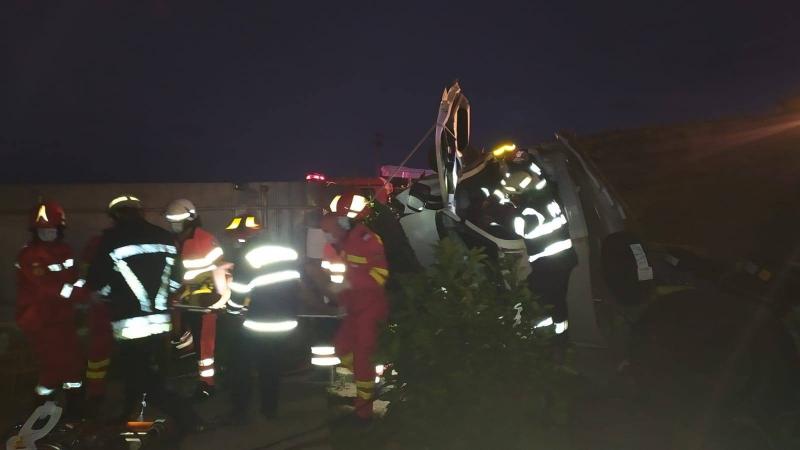 Șoferul și o pasageră au fost răniți în accident