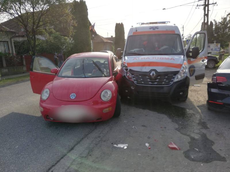 Echipajul de pe ambulanță nu a fost rănit la impact