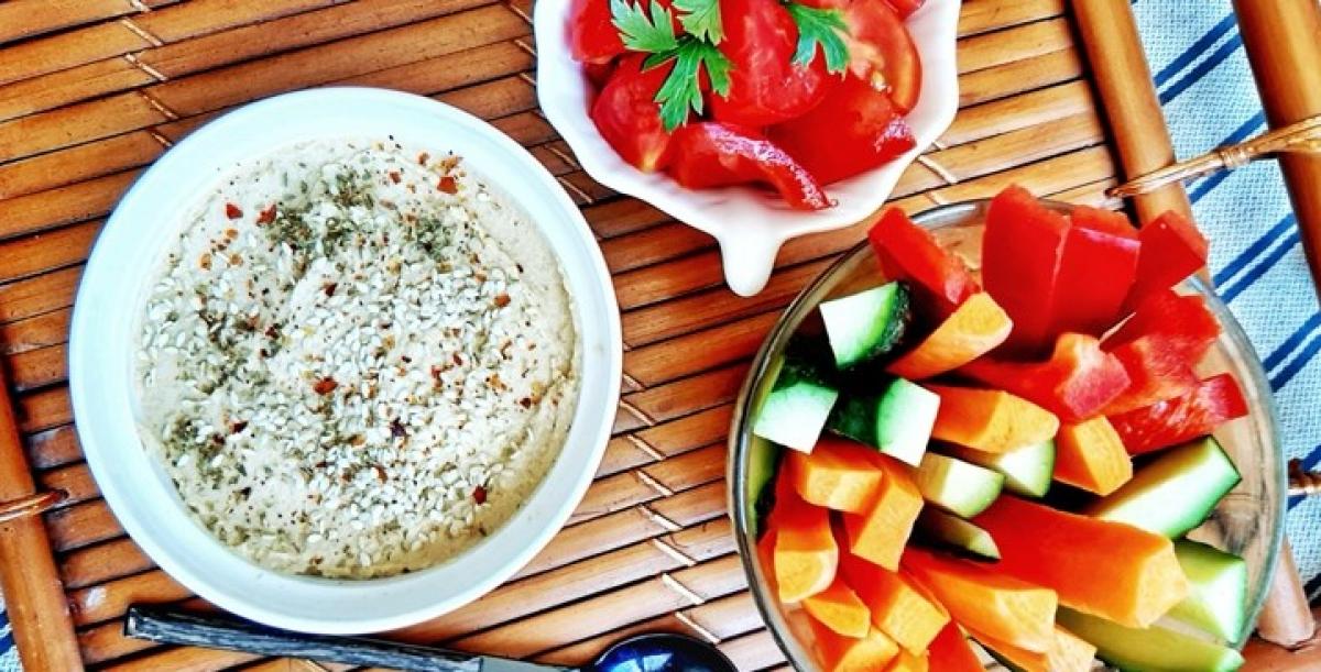 Hummus cu bețe de legume - O cină ușoară