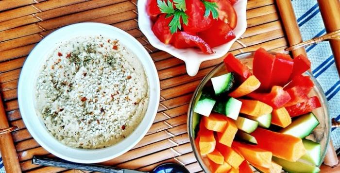 Hummus cu bețe de legume - O cină ușoară