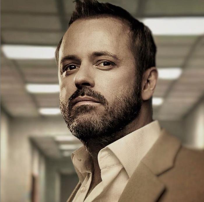 Doga Yaltirik în rolul lui Sadi în serialul “Ține-mă de mână”