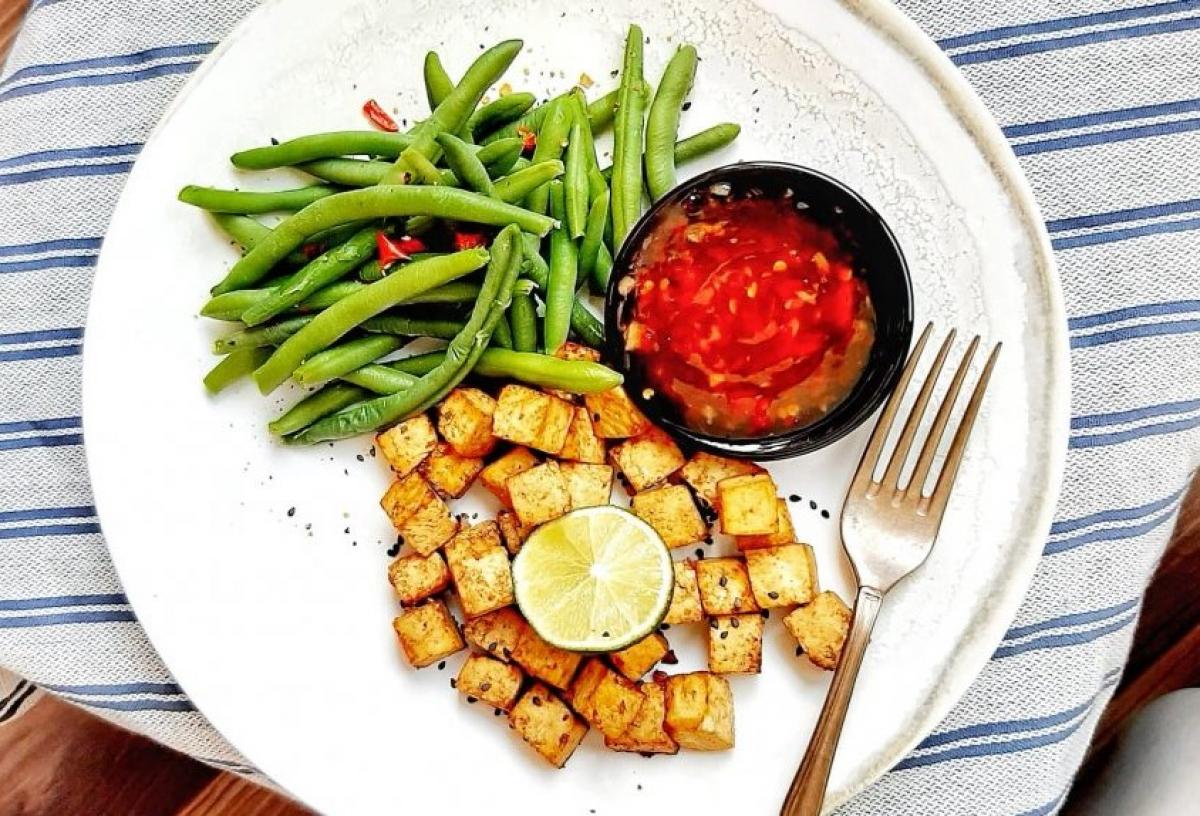 Tofu copt cu păstăi și sos chilli