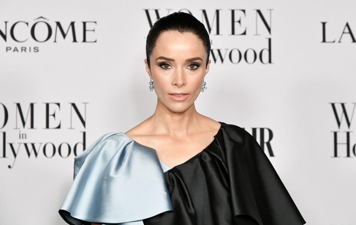 Abigail Spencer, în rolul Danei Scott, în serialul “Suits”