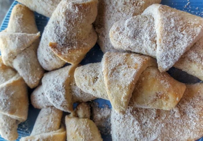 Cornulețe umplute cu cremă de ciocolată