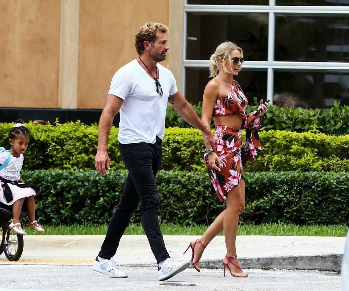 Gabriel Soto și Irina Baeva, model de origine rusă, surprinși de fotografi în Miami Gabriel Soto și Irina Baeva, fotografiați împreună în Miami