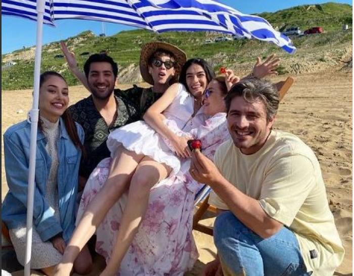 Actorii din Flăcările Destinului se află la plajă