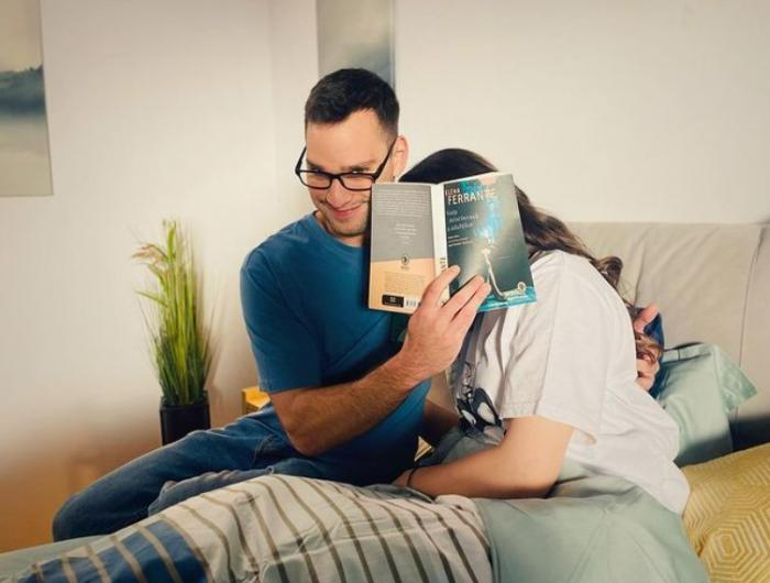 Vlad Gherman poartă ochelari de vedere