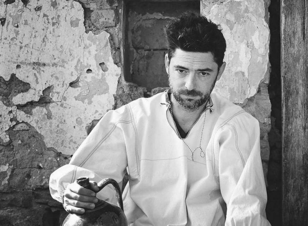 Dan Bordeianu poartă costum specific românesc