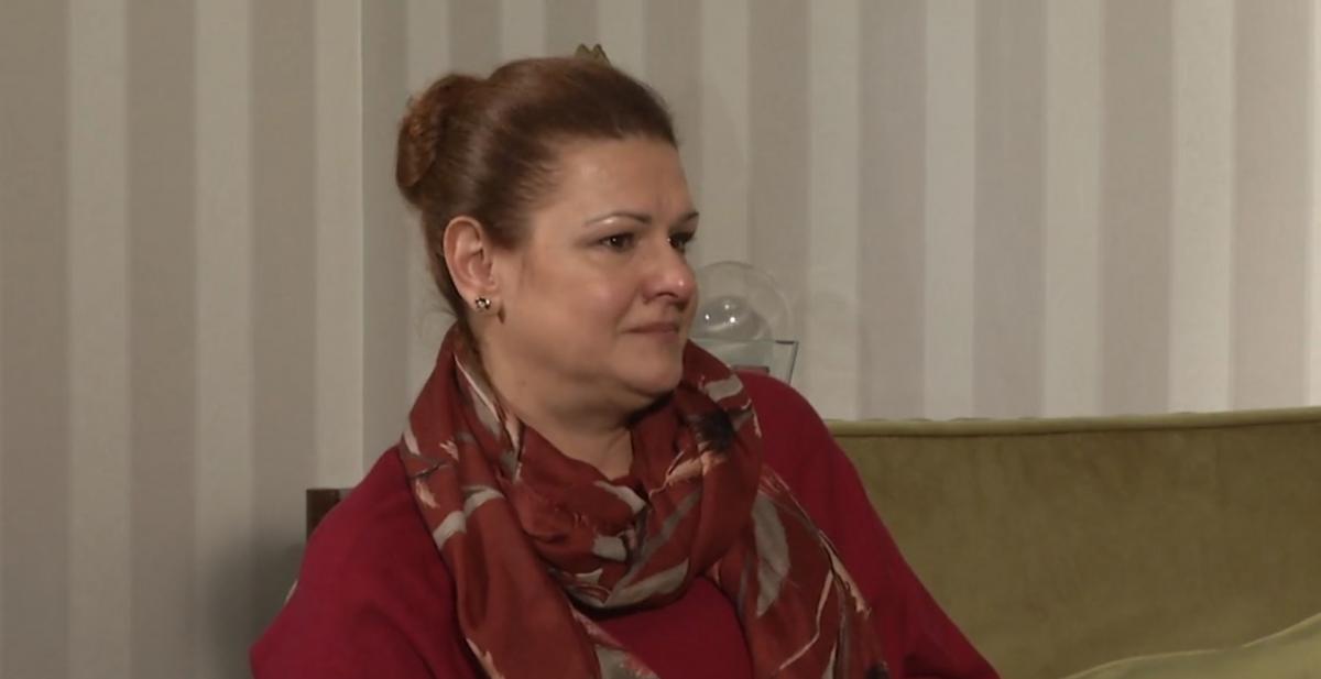 Actrița Maria Buză, surprinsă din profil, în cadrul unui interviu CulTour