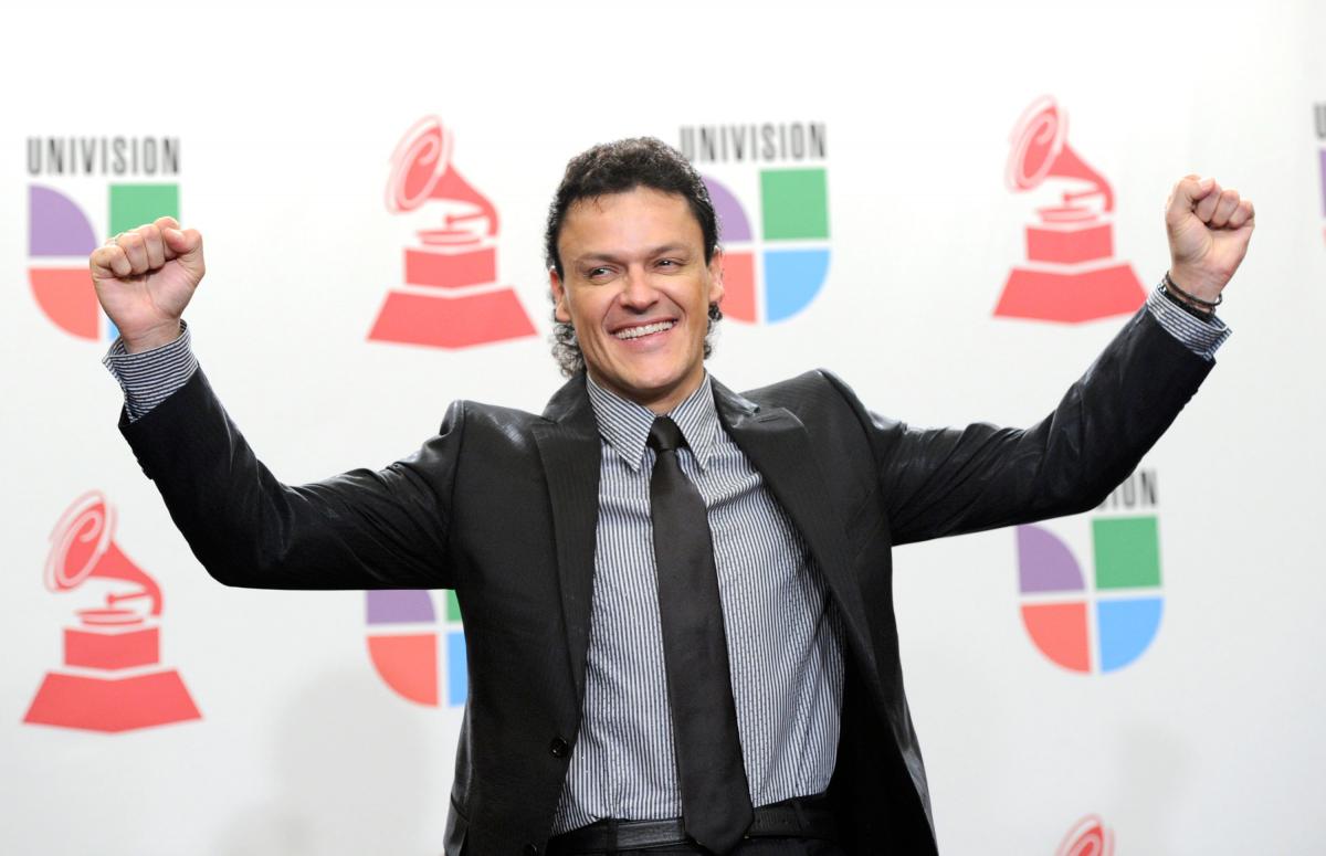 Actorul Pedro Fernandez, fericit pe covorul roșu