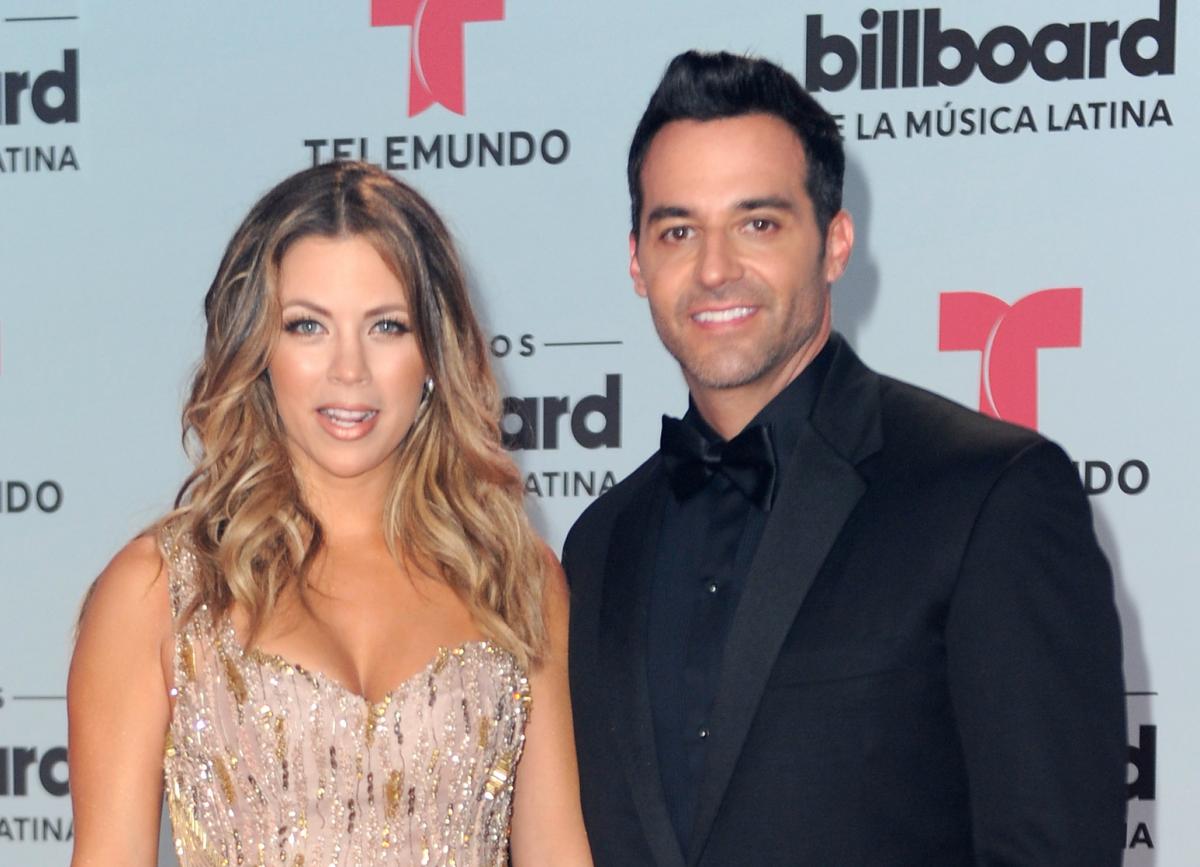 Ximena Duque și soțul ei Jay Adkins, îmbrăcați de gală