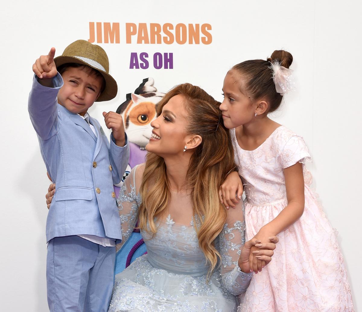 Jennifer Lopez și gemenii săi la premiera filmului Home