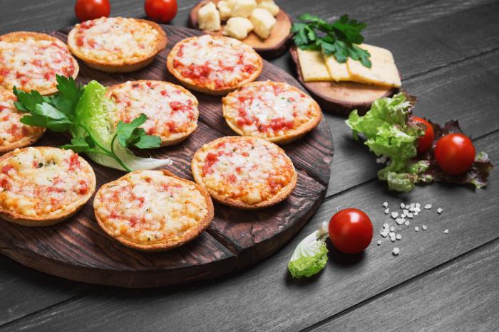 Platou vegetarian cu mini-pizza