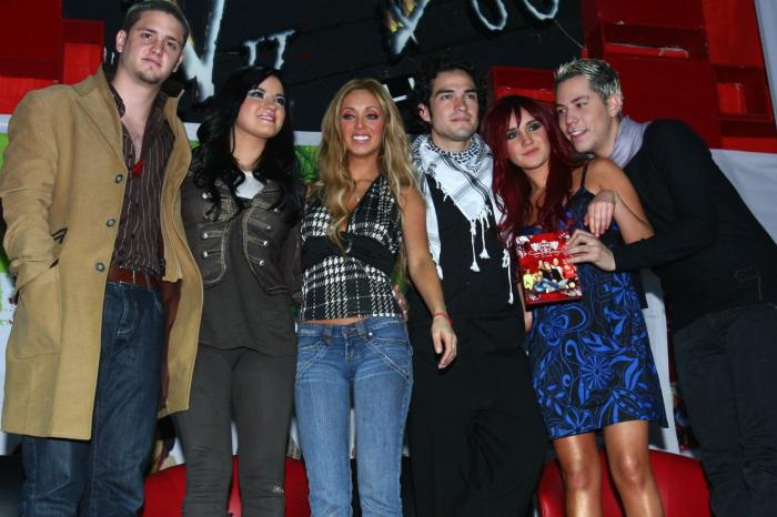 Imagine cu membrii trupei Rebelede, din 2007